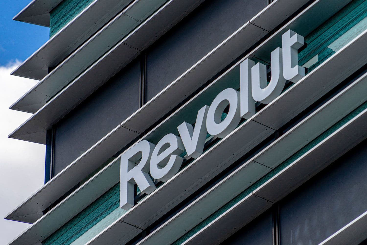 desktop-revolut-adds-solana-payments-transfers-and-staking-for-65-million-users