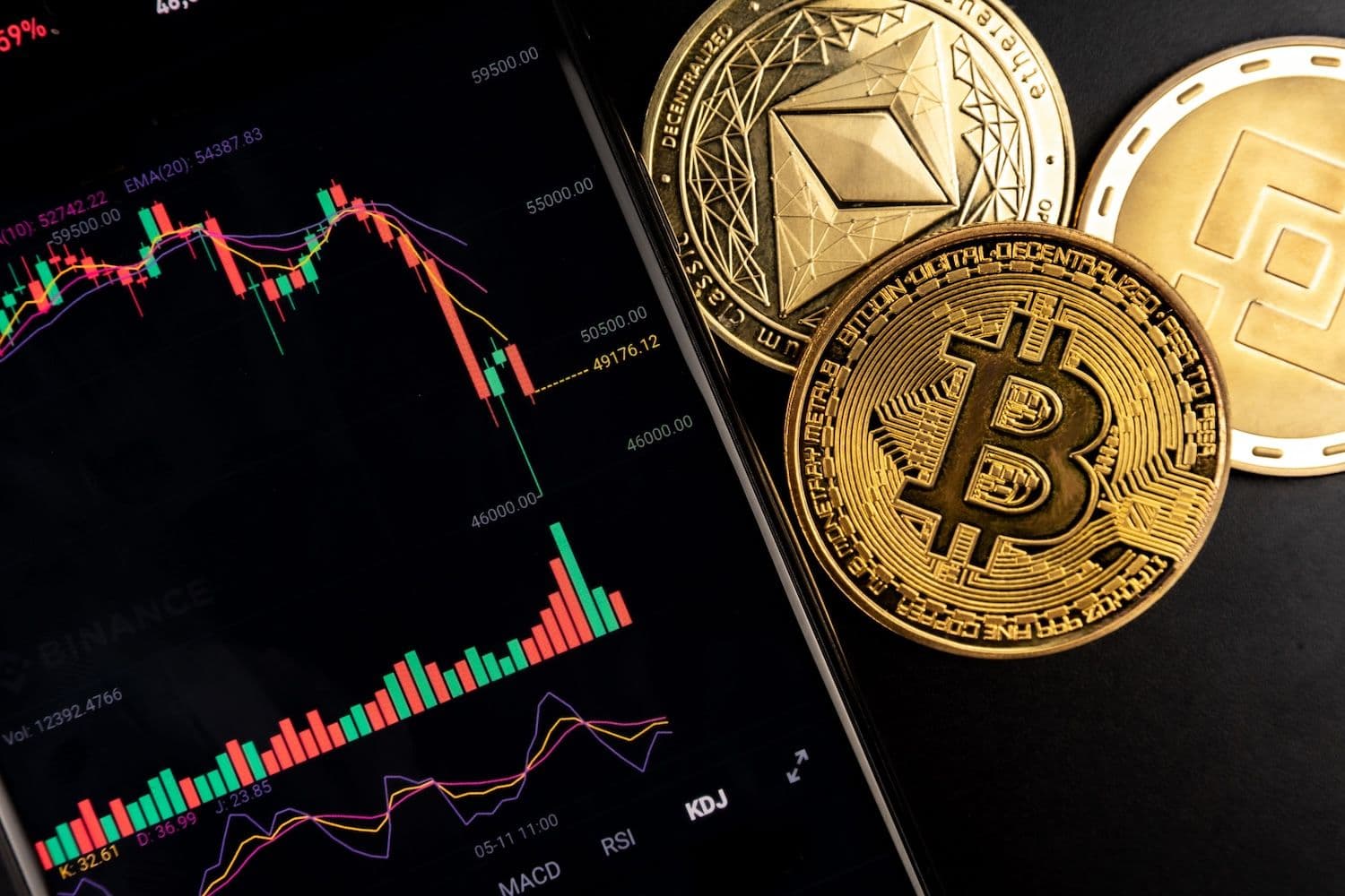 desktop-institutional-capital-rotates-to-altcoin-etfs-as-bitcoin-outflows-hit-dollar104-million