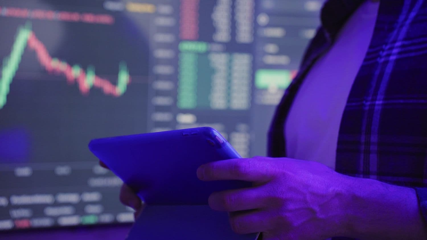 Yellow news: Is Bitcoin's 30% Drop a Buying Opportunity? Here's What Crypto Experts Are Saying