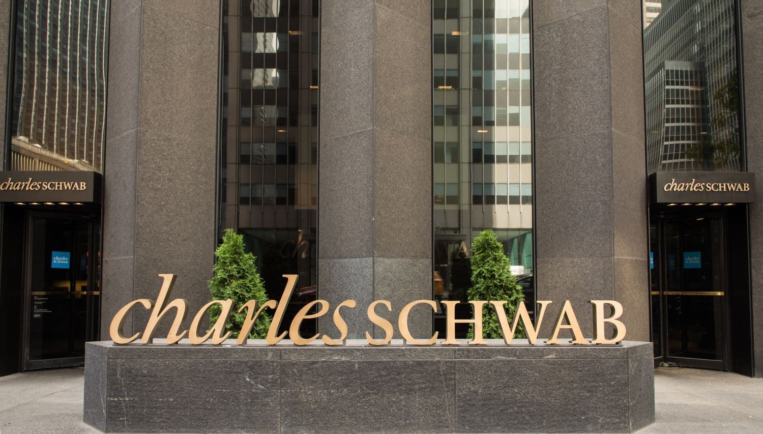 desktop-charles-schwab-crypto-spot-trading-launch