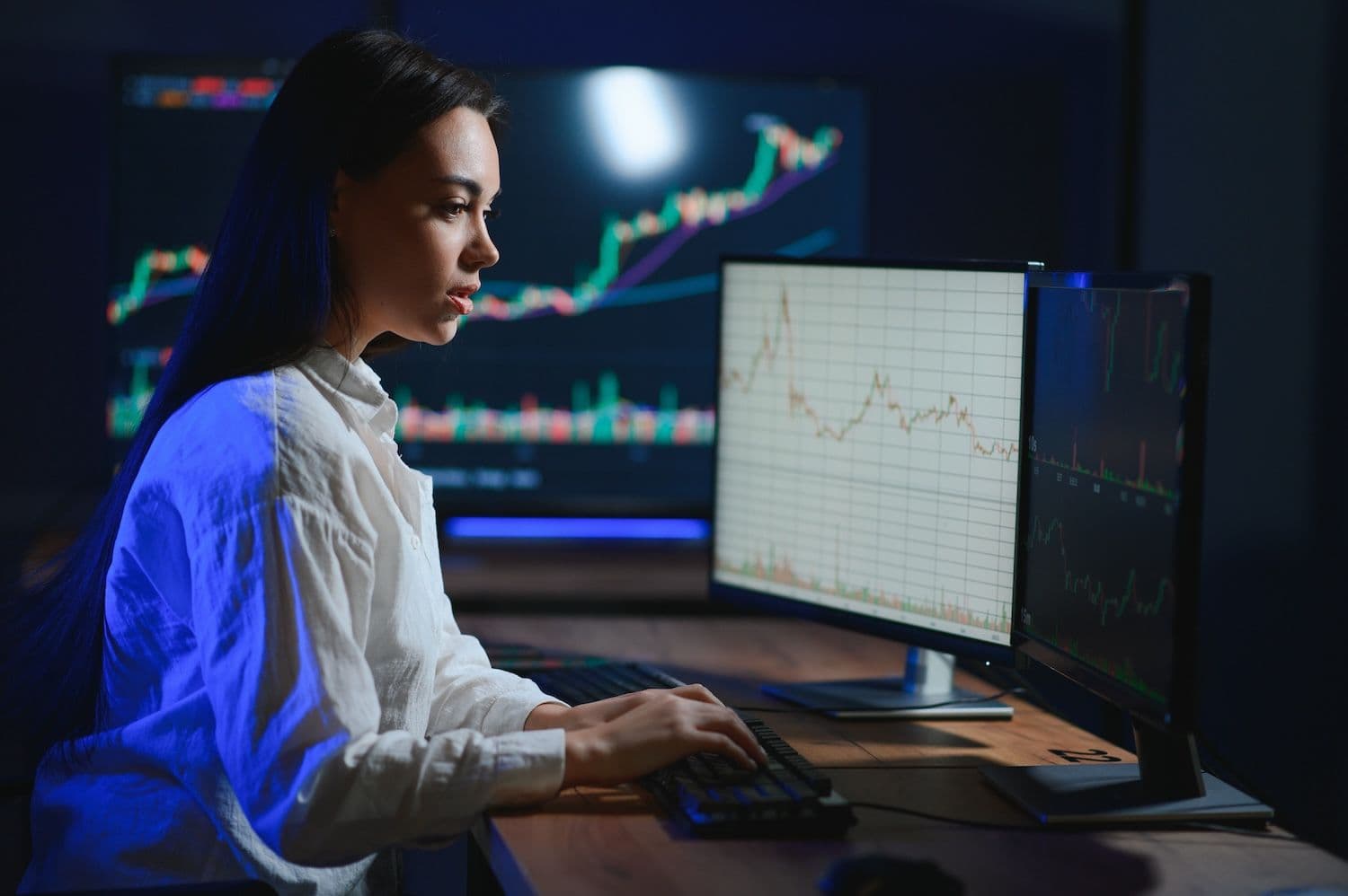 desktop-should-you-hodl-or-trade-crypto