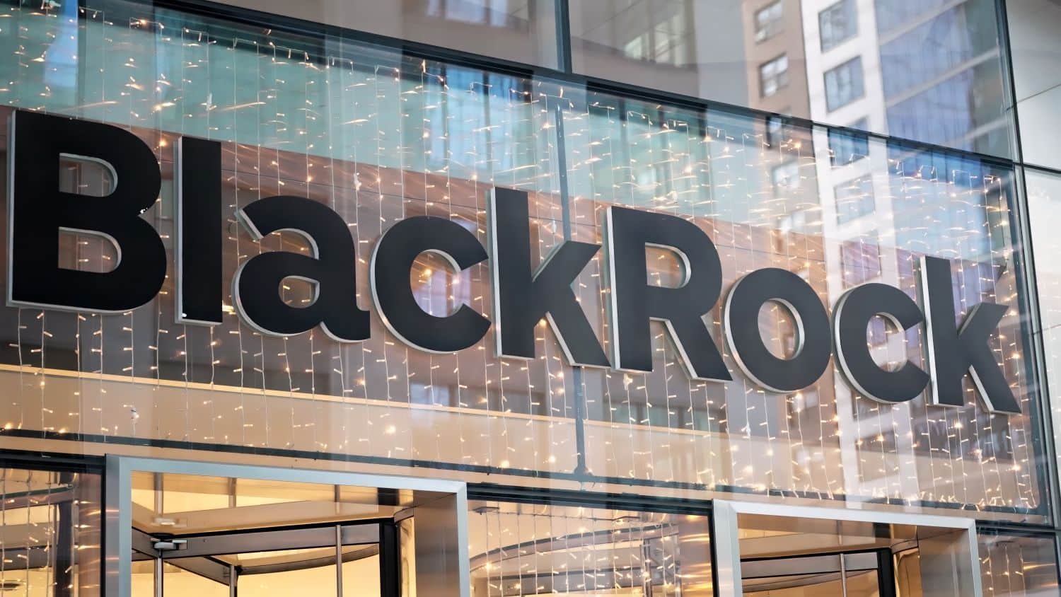 Smaller Bitcoin holders can now swap coins for BlackRock IBIT shares as the in-kind conversion minimum falls to $1 million. (Image: Shutterstock)