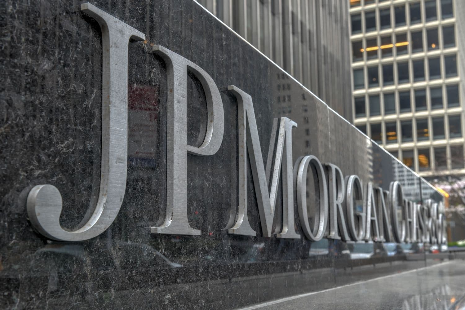 JPMorgan traders map out Middle East-driven scenarios for U.S. stock market including potential oil spike to $150 (Image: Shutterstock)