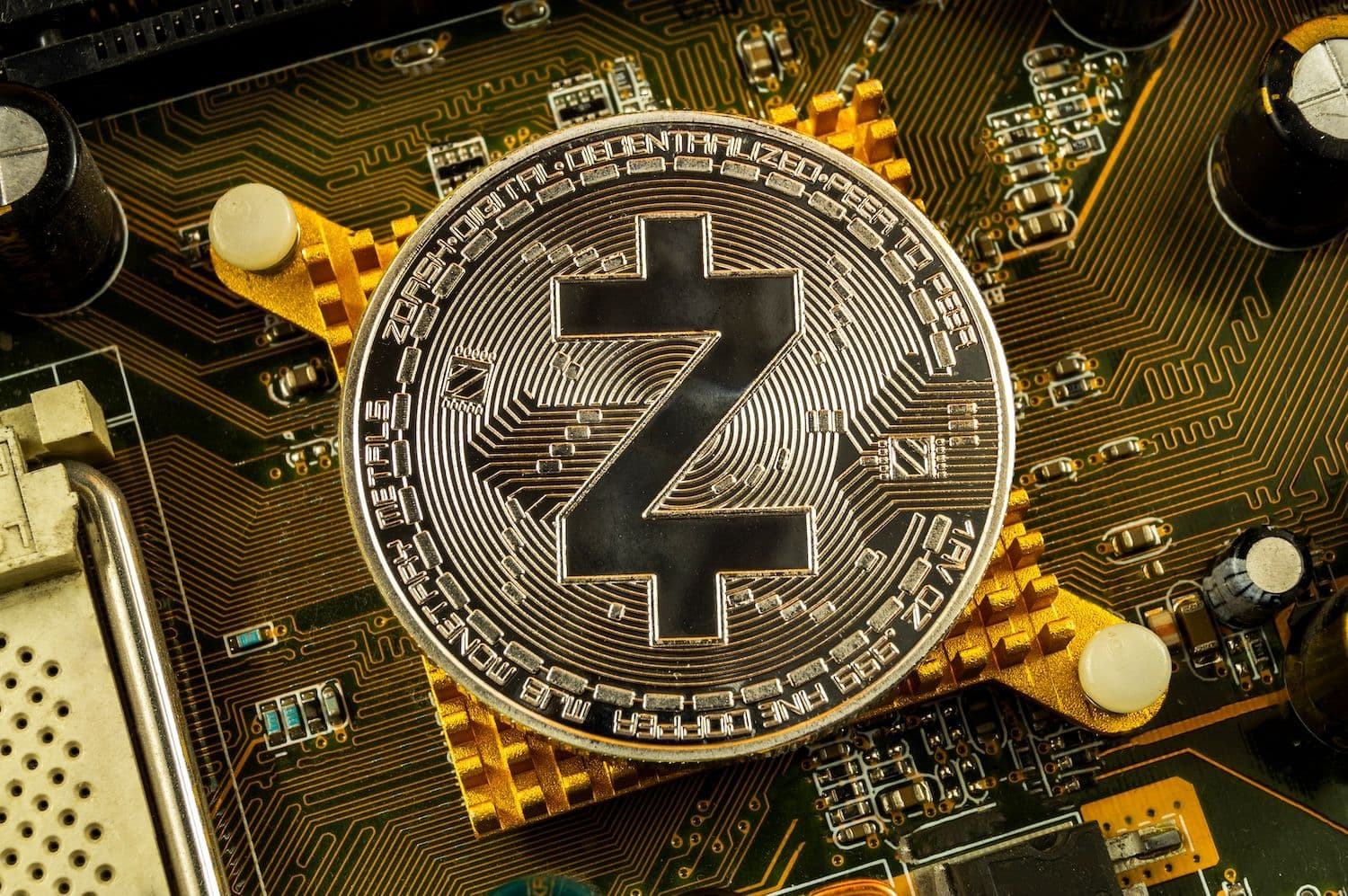 Shielded Zcash transfers gain urgency as Grayscale researcher Zach Pandl warns AI is sharpening blockchain surveillance. (Image: Shutterstock)