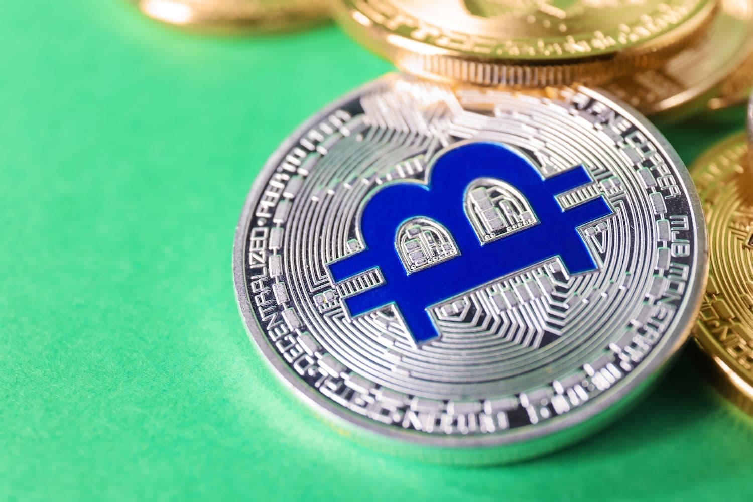 Michael Hartnett's gold call and Trump's Oman threat sit behind Bitcoin's move back above $64,000. (Image: Shutterstock)