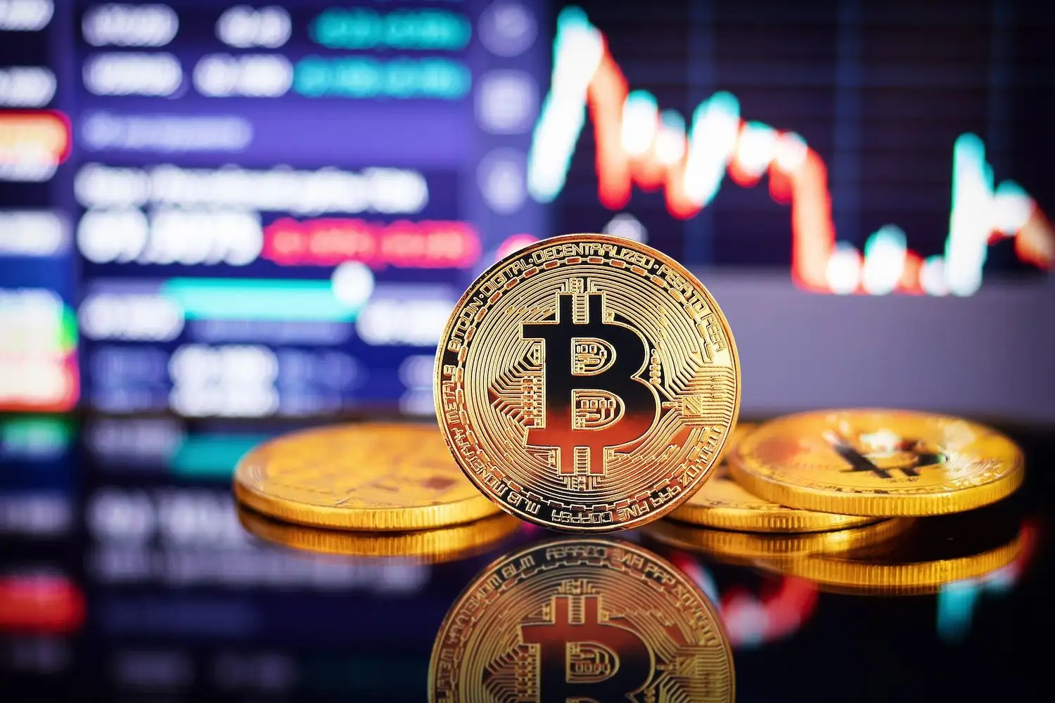 Traders tracked a $216.7 million spot Bitcoin ETF inflow led by BlackRock, as BTC eased under $78,000. (Image: Shutterstock)