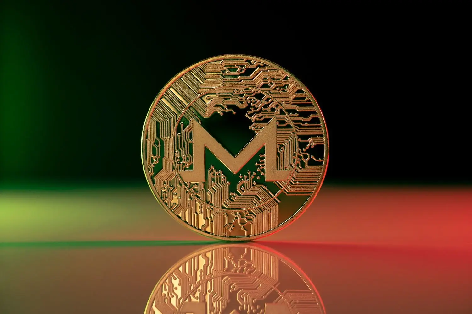 Privacy coin rally fades after Monero rejects $400 and bearish pressure returns. (Image: Shutterstock)