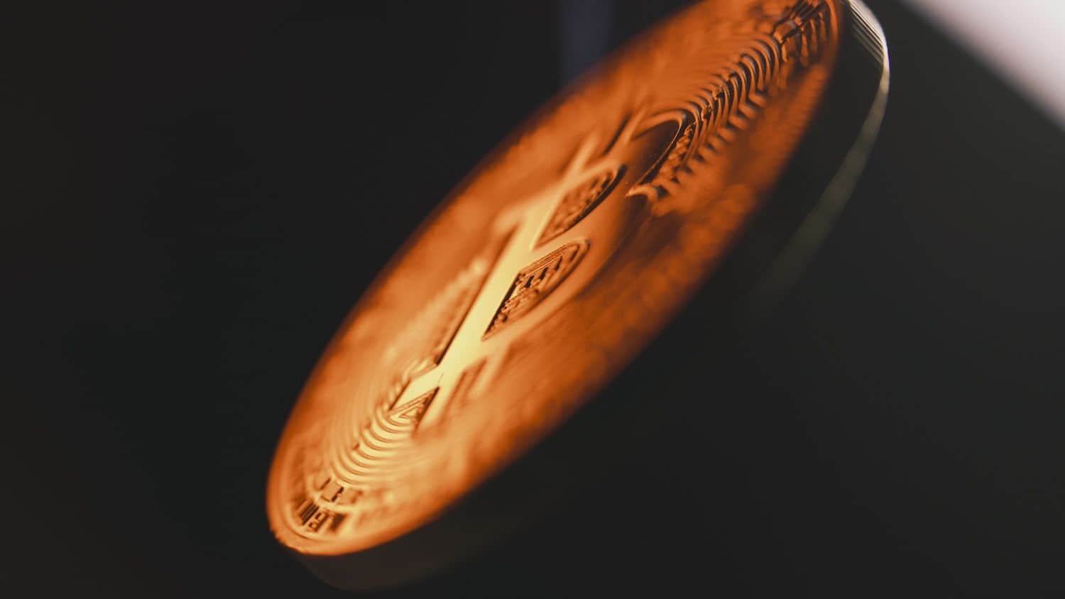 Spot Bitcoin ETF outflows hit $450.4M as BTC falls 2.5% and major funds lead withdrawals (Image: Shutterstock)