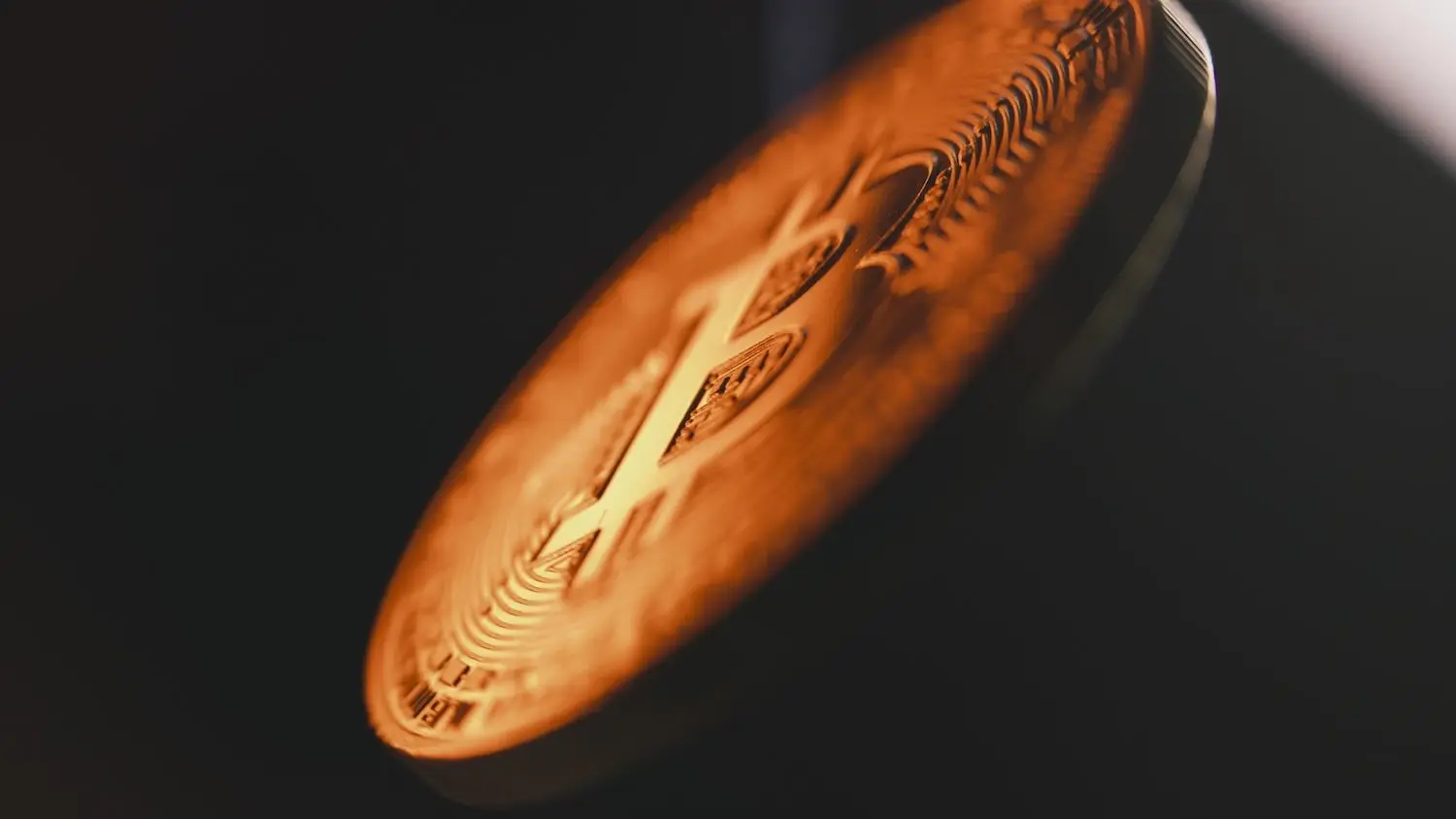 Power-hungry AI contracts widen the valuation gap among Bitcoin miners as hashprice weakens. (Image: Shutterstock)
