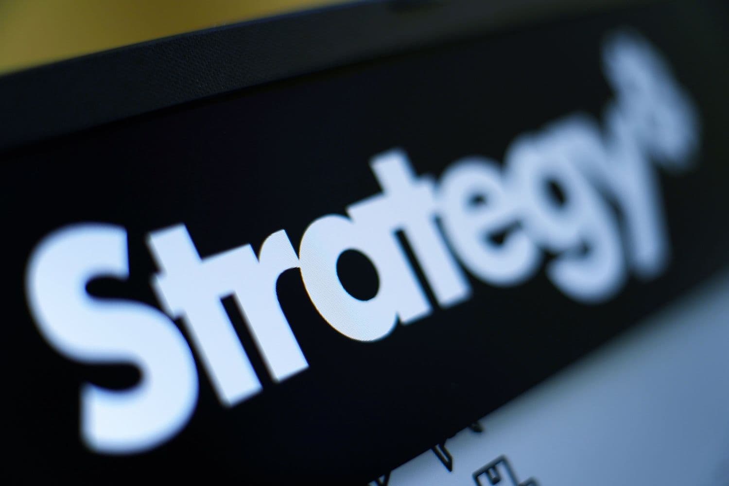 Fresh buying lifts Strategy’s Bitcoin holdings to 847,666 BTC as STRC repurchases continue near $152M (Image: Shutterstock)
