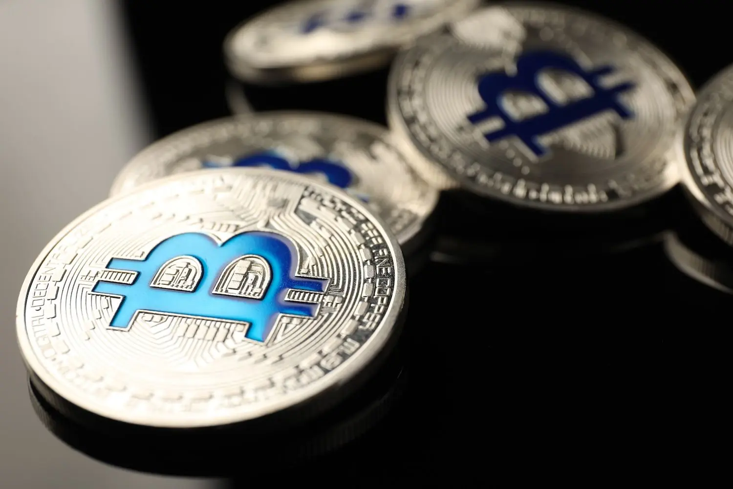 A Bitcoin chain split left BIP-110 nodes 18 blocks behind the main network, per Jameson Lopp. (Image: Shutterstock)