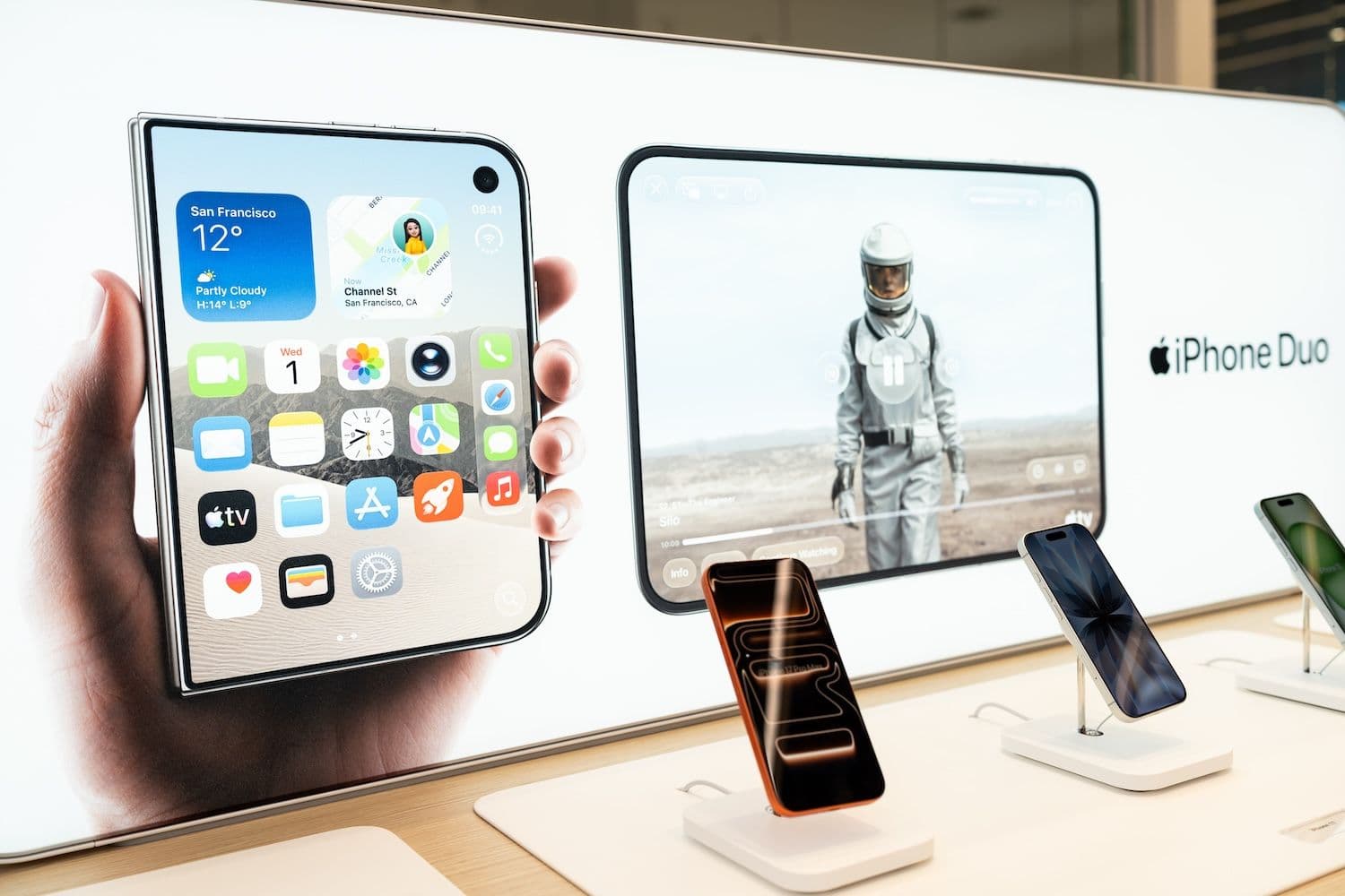 iPhone Duo May Say Hello To Buyers Personally When $1,999 Foldable First Boots